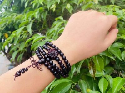 Vòng gỗ Tử Đàn đỏ tím 6ly 108 hạt mix charm sen