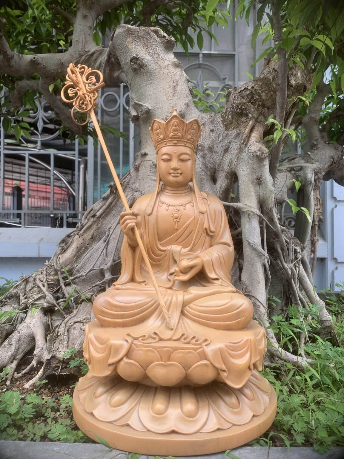 Địa Tạng Bồ Tát gỗ Gõ vàng 50x32x30 cm