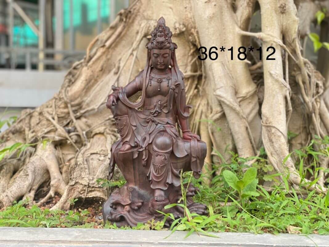 Phật Quan Âm Tự Tại gỗ Tử Đàn đỏ tím
