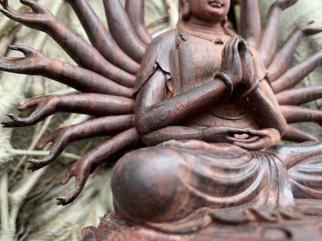 Tượng Phật Chuẩn Đề thờ tại gia gỗ Tử Đàn đỏ tím - Ảnh 2